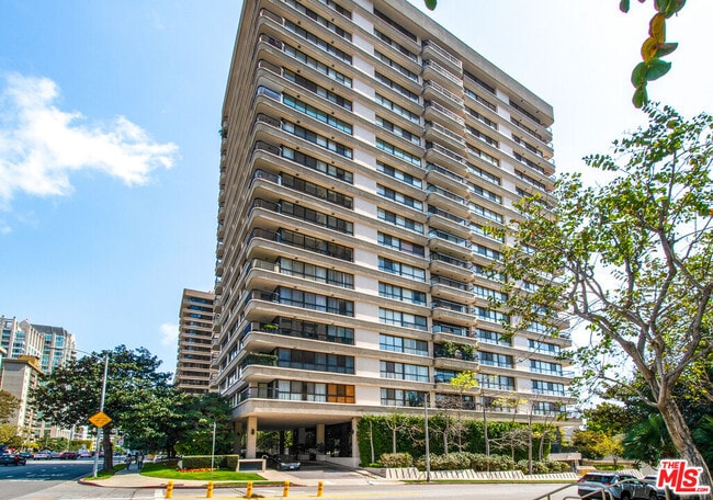 10790 Wilshire Blvd, Unit 504 in Los Angeles, CA - Foto de edificio - Building Photo
