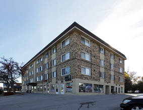 1525 Ogden Ave in Downers Grove, IL - Foto de edificio - Building Photo