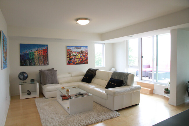 405 Tweedsmuir Av in Ottawa, ON - Building Photo - Building Photo