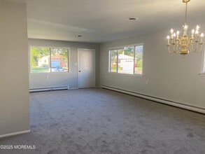 10 Newcastle Ct in Toms River, NJ - Building Photo - Building Photo