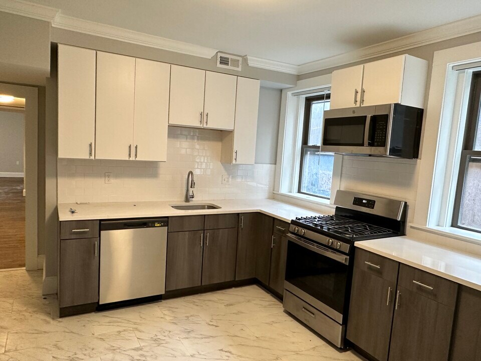 74 Longwood Ave, Unit 2 in Brookline, MA - Building Photo