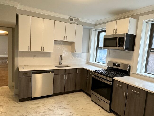 74 Longwood Ave, Unit 2