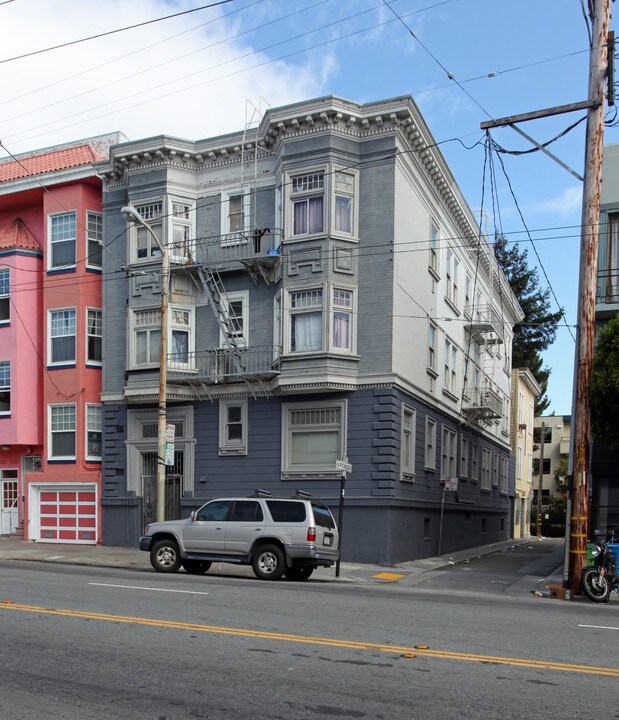 3220 16th St in San Francisco, CA - Building Photo
