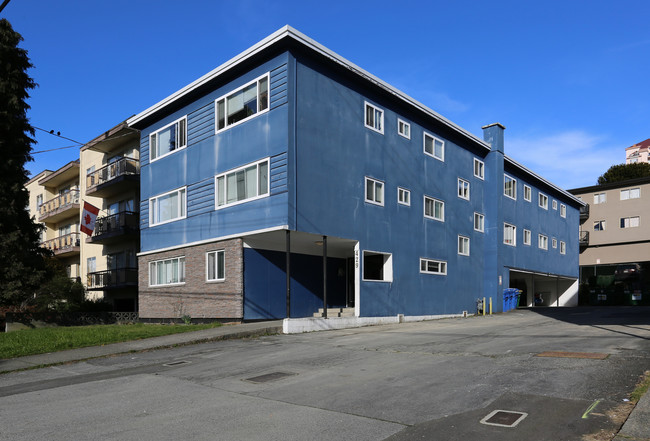 429 8th St in New Westminster, BC - Building Photo - Primary Photo