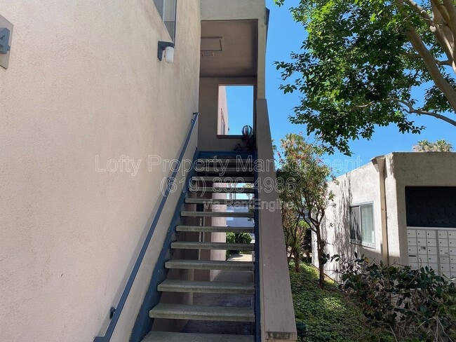 3254 Ashford St in San Diego, CA - Building Photo - Building Photo