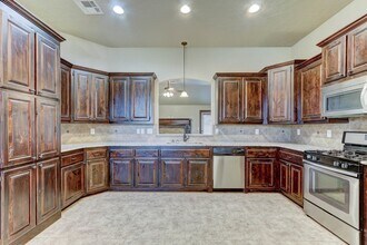 920 SW 13th St in Moore, OK - Foto de edificio - Building Photo