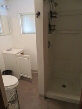 1018 Bridge Rd, Unit Lower in Charleston, WV - Foto de edificio - Building Photo