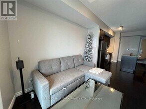 65 Bremner Blvd in Toronto, ON - Building Photo - Building Photo