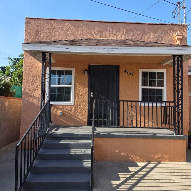 4737 Dozier St in Los Angeles, CA - Building Photo - Building Photo