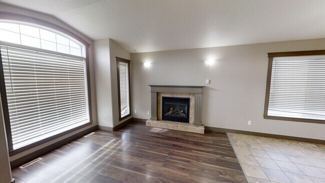 11246 75a Ave in Grande Prairie, AB - Building Photo - Building Photo