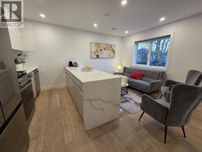 2881 E Georgia St in Vancouver, BC - Building Photo - Building Photo