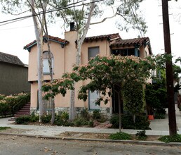 2124-2130 E Florida Street in Long Beach, CA - Foto de edificio - Building Photo