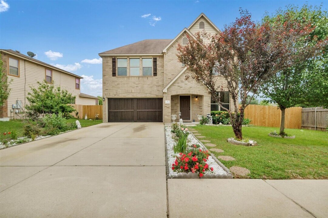 1609 Bayland St in Round Rock, TX - Building Photo