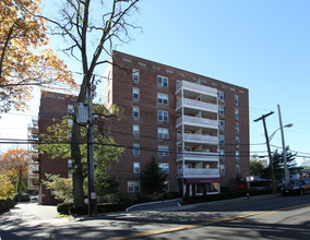 Kimberly Gardens Cooperative in Yonkers, NY - Building Photo - Building Photo