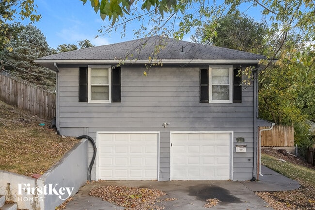 property at 6611 N Broadway
