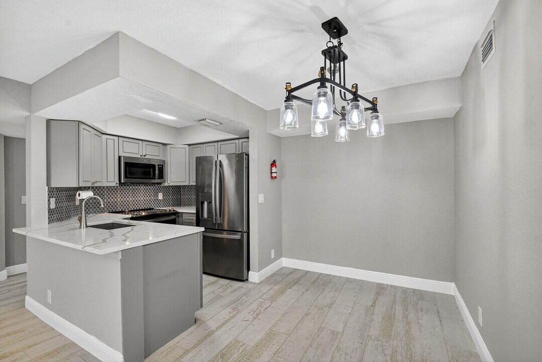4707 Lucerne Lakes Blvd E in Greenacres, FL - Building Photo