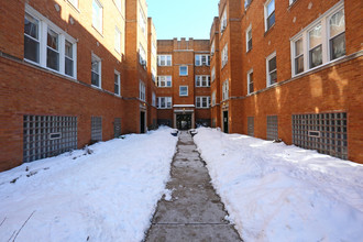 Manors of Whipple in Chicago, IL - Building Photo - Building Photo