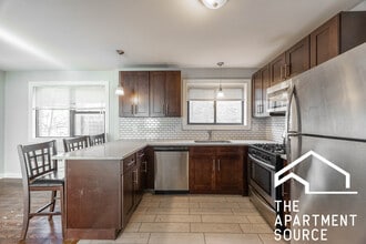 6807 N Ridge Blvd, Unit 101 in Chicago, IL - Building Photo - Building Photo