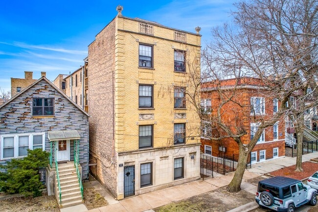 property at 3620 N Marshfield Ave