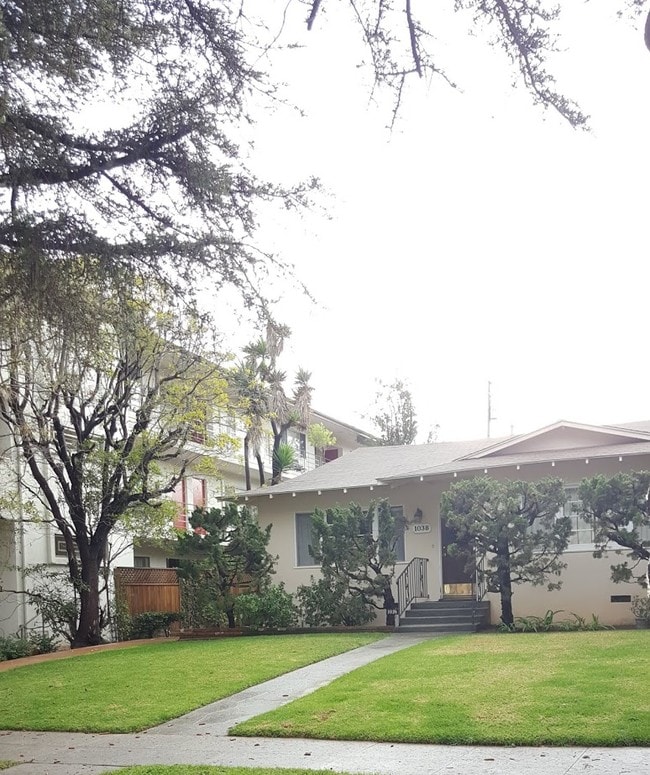 1038 12th St, Unit B in Santa Monica, CA - Building Photo - Building Photo