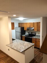 Prairie Oaks Apartments in Verona, WI - Foto de edificio - Building Photo