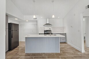 5725 Gatlin Ave in Orlando, FL - Building Photo