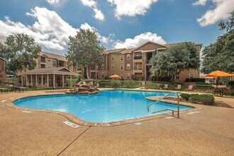 The Villages at Lost Creek in San Antonio, TX - Foto de edificio - Building Photo