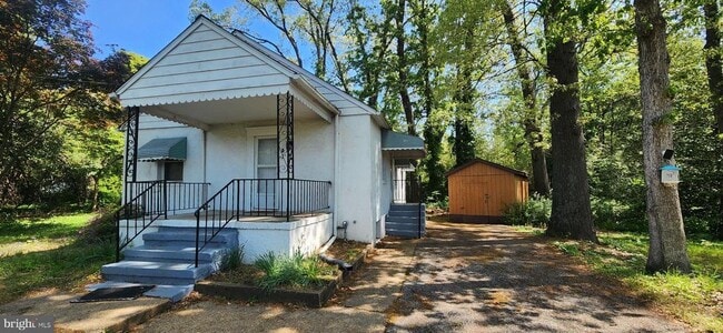 property at 5 Oak Ave