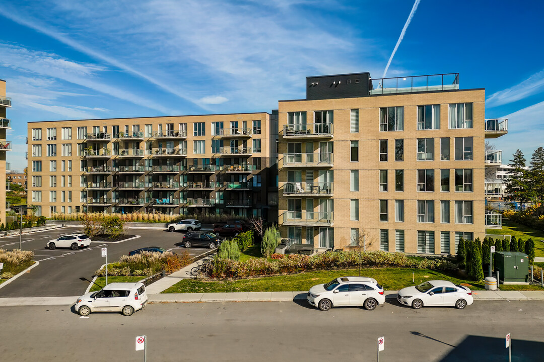 271 De L'académie Av in Dorval, QC - Building Photo