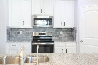712 Rusty Gate Wy in New Braunfels, TX - Building Photo - Building Photo