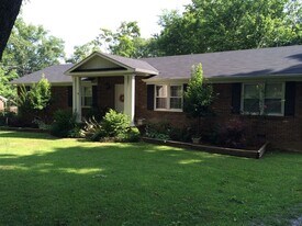 215 Navaho Trl, Unit B in Columbia, TN - Building Photo