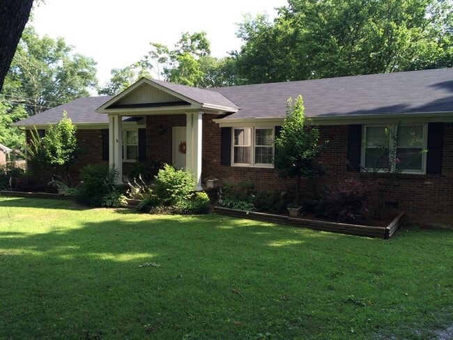 215 Navaho Trl, Unit B