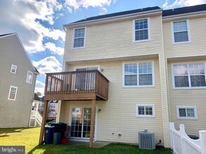 351 Paradee Dr in Dover, DE - Building Photo - Building Photo