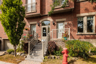 10 York Rue in Westmount, QC - Building Photo - Building Photo