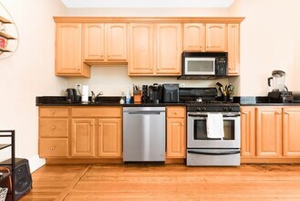 180 L St, Unit 3 in Boston, MA - Building Photo - Building Photo