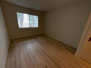 10760 Rose Ave in Los Angeles, CA - Building Photo - Building Photo