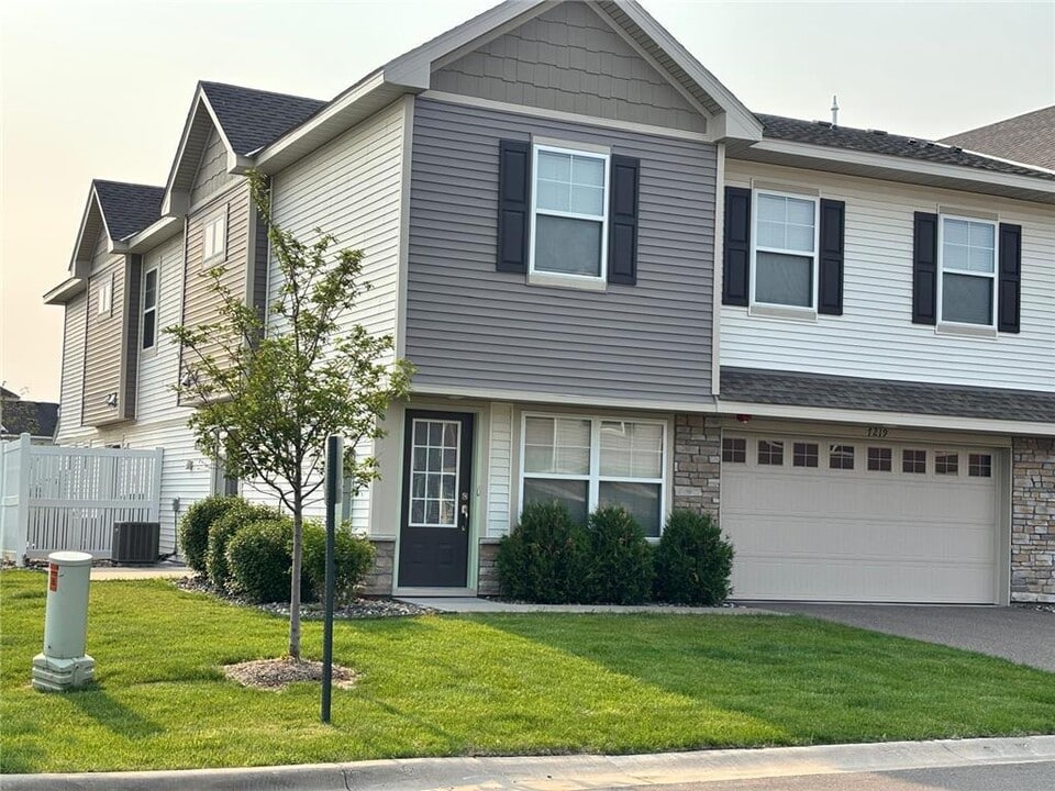 7219 Elmo Ct in Lino Lakes, MN - Building Photo