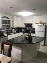 1978 Myrtle Ct NE in Palm Bay, FL - Foto de edificio - Building Photo
