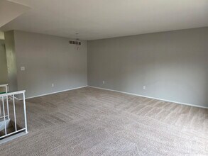3274 Alpine Dr, Unit 3274 in Ann Arbor, MI - Foto de edificio - Building Photo