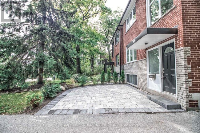 66 Queensbury Ave in Toronto, ON - Building Photo - Building Photo
