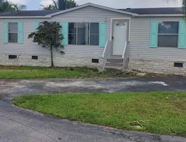 220 NE 12th Ave in Homestead, FL - Building Photo - Building Photo