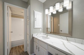 Fielder Crossing in Arlington, TX - Foto de edificio - Building Photo