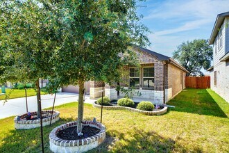 12112 Icon Rdg in San Antonio, TX - Building Photo - Building Photo