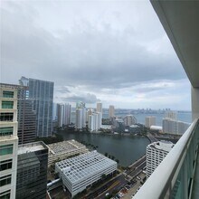 950 Brickell Bay Dr in Miami, FL - Building Photo - Building Photo