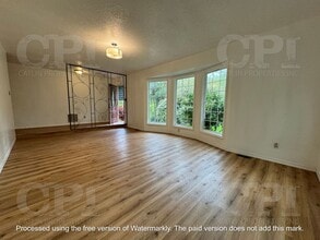 303 Nevada Dr in Longview, WA - Building Photo - Building Photo