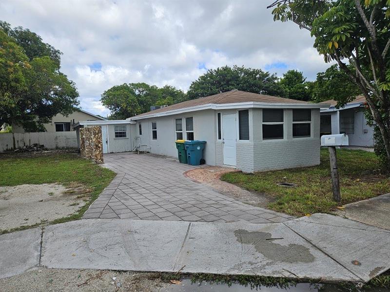 228 NW 13th Ct in Dania Beach, FL - Building Photo