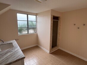 60 Tarpon St in Hitchcock, TX - Building Photo - Building Photo