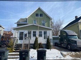 421 Allyn St in Akron, OH - Building Photo