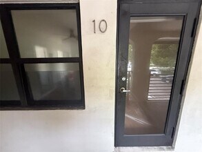 1109 E Broward Blvd in Fort Lauderdale, FL - Building Photo - Building Photo