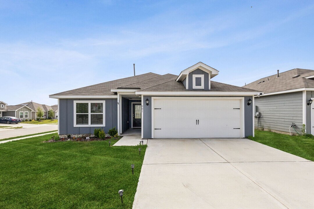 901 Mountain Goat Ln in Fort Worth, TX - Building Photo